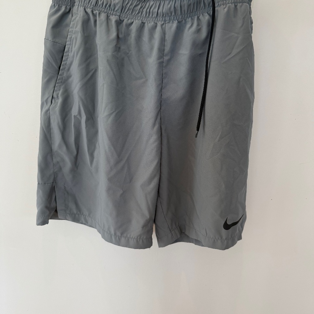 Short Nike Gris large - Picture 1 of 3